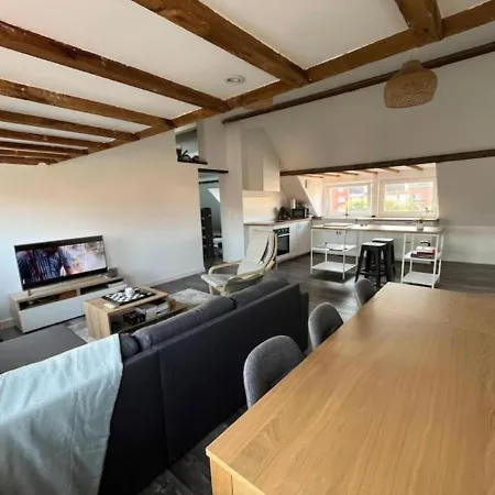 Prime Location! 1br Near 아파트